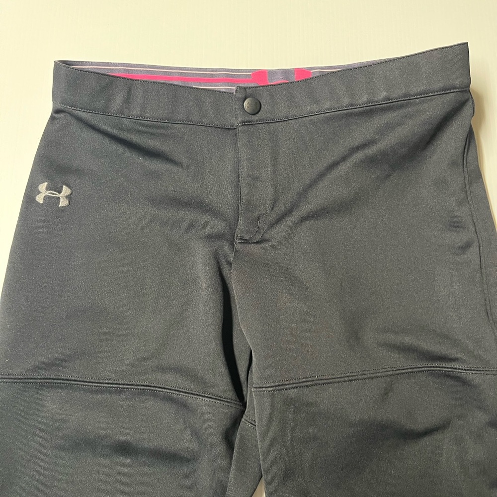 Under Armour girl’s softball pants.  Black, size Youth XL, good used condition